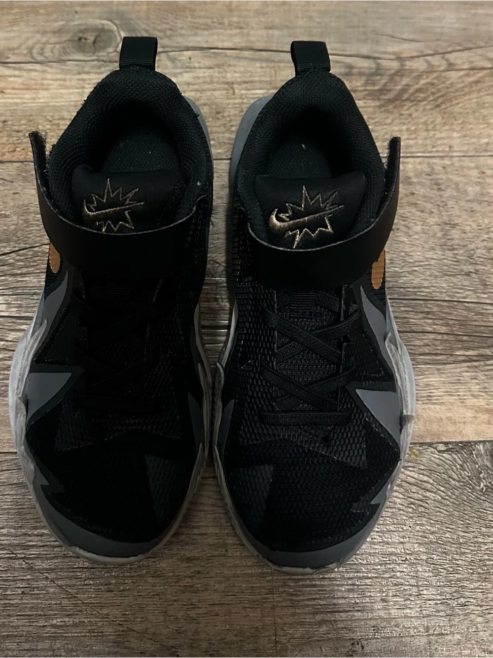 Nike Kids Black and Gold Low-Top Sneakers